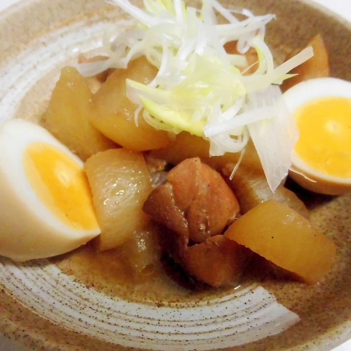 わさびの風味がたまらない！鶏肉と大根の煮物